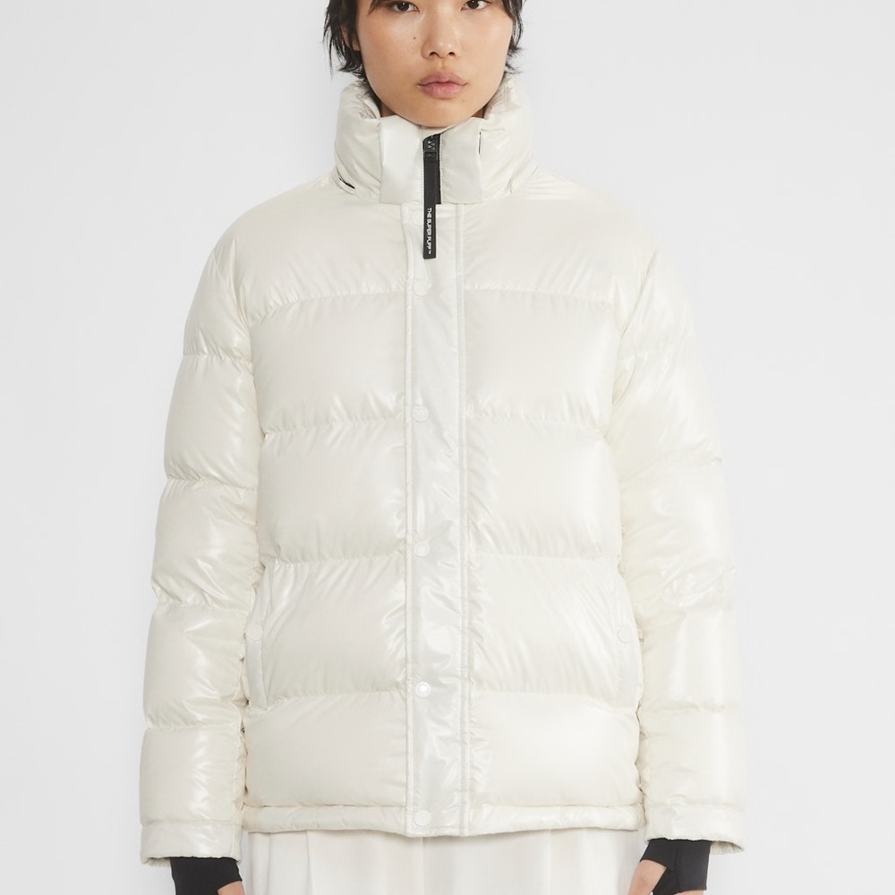 aritzia the super puff™ - Hi-Gloss in color white / birch ( pearl )